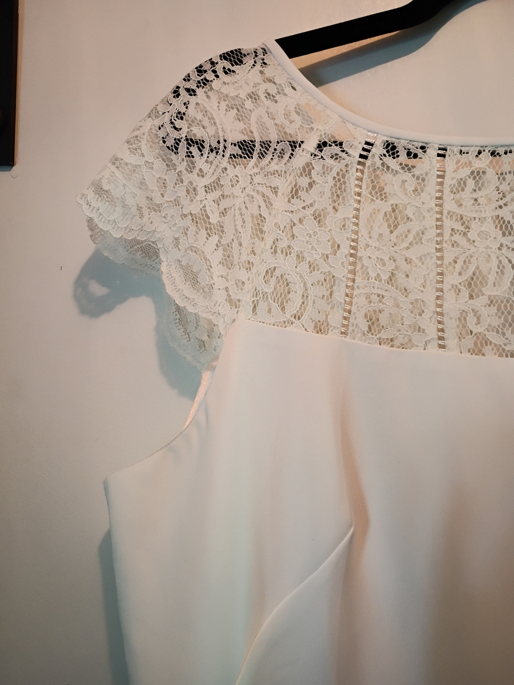 White House Black Market White Lace Sheath with Satin Trim - Picture 3 of 9